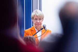 NRW-Bildungsministerin (CDU) ruft Lehrer zu Aufmärschen „gegen Rechts“ auf