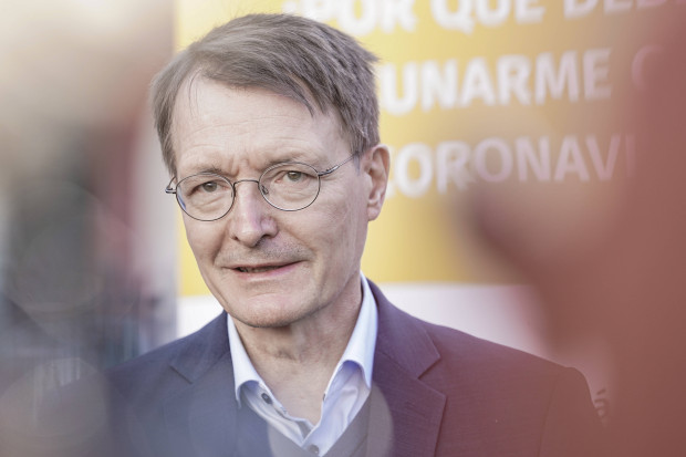 Rechnungshof rügt Lauterbach wegen Impfkampagne