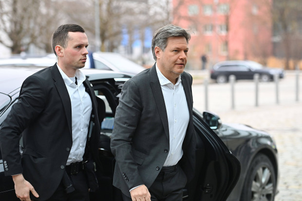 Habeck will Coronahilfen von Unternehmen zurück