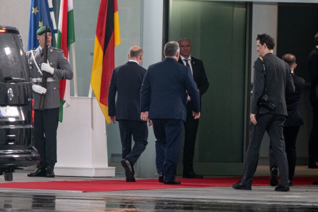 Worum es Orbán bei Scholz ging