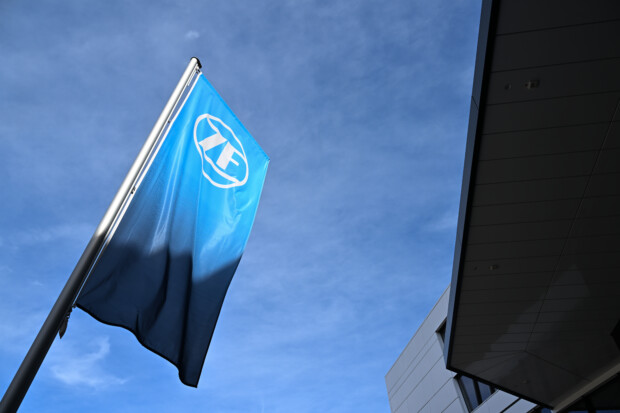 Autozulieferer ZF will 14.000 Stellen streichen – Deutsche Wirtschaft im Sinkflug