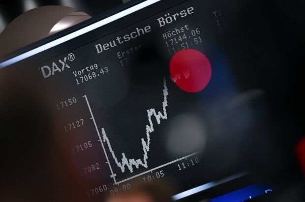 Börse nach Frankreich-Wahl leicht höher, mittelfristig Probleme
