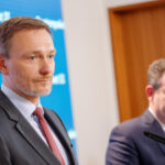 Die Arbeitnehmer zahlen immer mehr – die Empfänger von Bürgergeld erhalten immer mehr