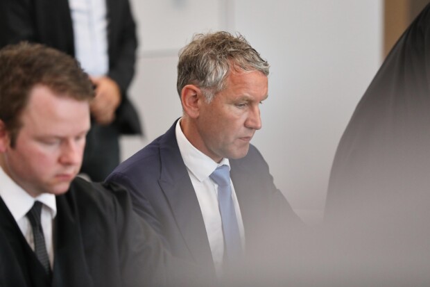 Alles für die Gesinnung, nichts für Deutschland?