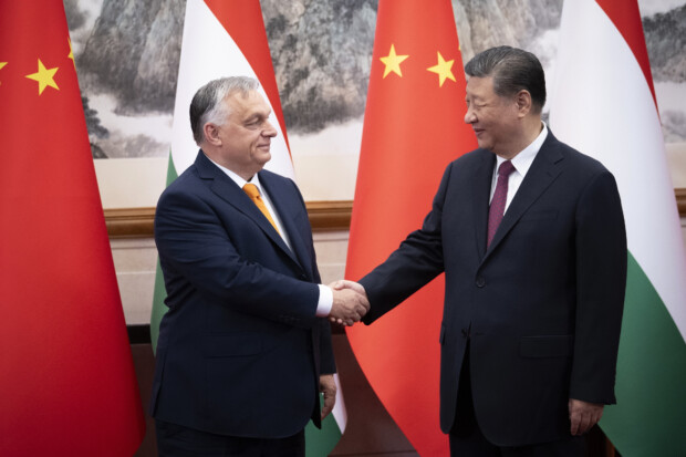 Orbáns Weltdiplomatie: Hat er doch den Segen der Nato?