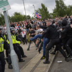 Unruhen in Großbritannien immer brutaler: „Massenzuwanderung ohne Integration musste übel enden“