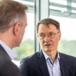 Karl Lauterbach saniert mit der Pflege Christian Lindners Haushalt