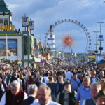Ihr habt die Magengeschwüre, wir haben das Bier – eine kurze Geschichte des Oktoberfesthasses