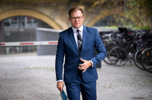 Geht der Ostbeauftragte SPD-Schneider in eine andere Partei oder gründet er eine?