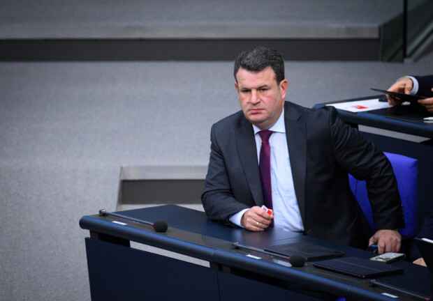 Wie Hubertus Heil Polizisten in die Betriebe schickt