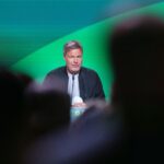 Robert Habeck erklärt auf dem Parteitag die Grünen zu Übermenschen