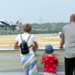 Bundesregierung verteuert Flugreisen für Bürger und schüttet Frittenfett ins Kerosin