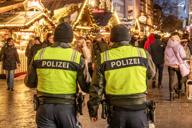 Mutmaßlicher IS-Sympathisant in Augsburg festgenommen, Bedrohungslage auf Wuppertaler Weihnachtsmarkt