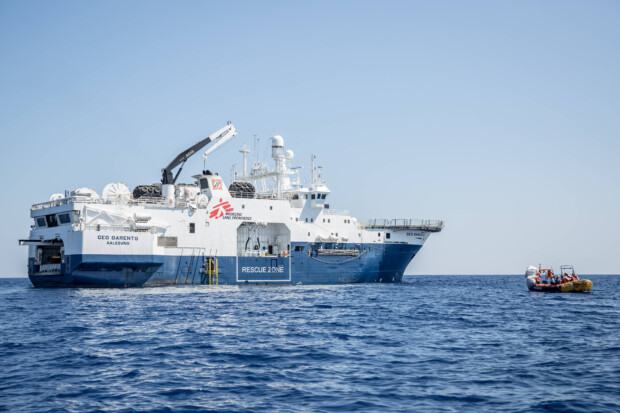 Ein Sieg für Giorgia Meloni: „Ärzte ohne Grenzen“ gibt Schlepper-Shuttle im Mittelmeer auf
