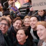 Grüne Grinse-Selfies nach zwei erneuten Messermorden