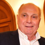 Hoeneß: Spieler, die für AfD Werbung machen, haben „nicht mehr alle Tassen im Schrank“