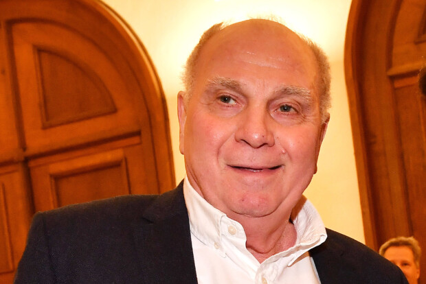 Hoeneß: Spieler, die für AfD Werbung machen, haben „nicht mehr alle Tassen im Schrank“