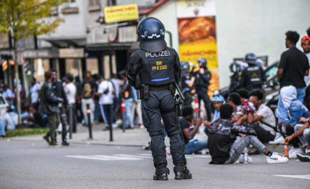 Nach Unruhen in Gießen und Stuttgart: Razzia gegen Anti-Eritrea-Brigade