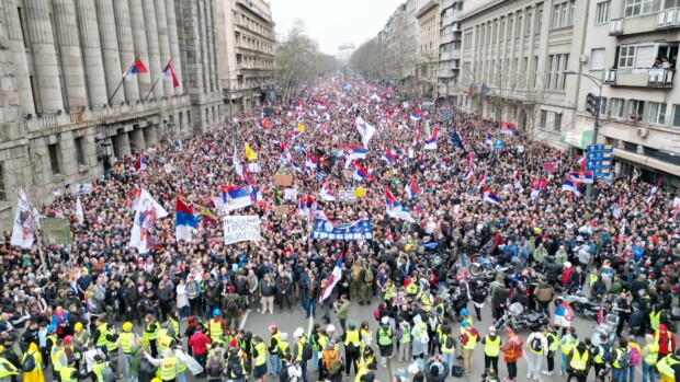 Belgrad: Vučić lässt größten Protest der Landesgeschichte zu