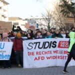 Die junge Generation spaltet sich in laute Linke und leise Rechte