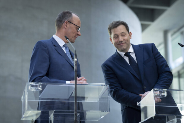 Lassen CDU und SPD die 551 NGO-Fragen in der Versenkung verschwinden?