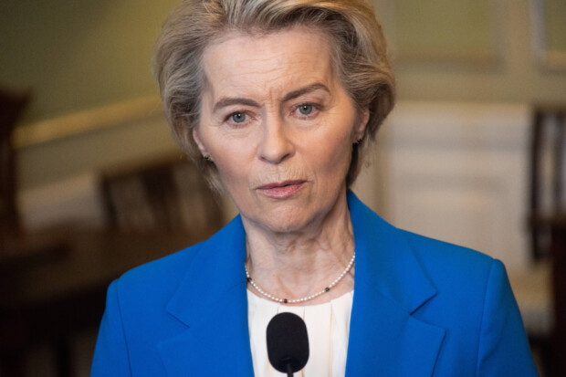 Trotz Massakern: Von der Leyen will mit syrischer Führung arbeiten