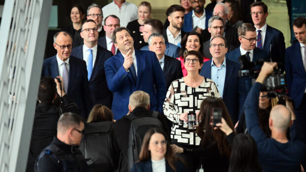Groß im Postenvergeben: Koalition schneidet zahlreiche Ministerien neu zu