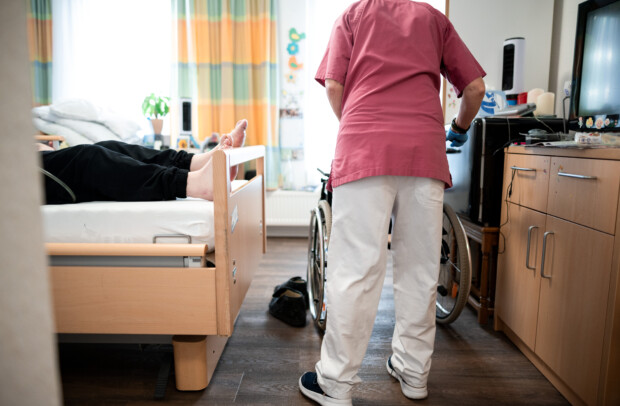Insolvenzbeben erfasst Pflege: Das deutsche Sozialsystem bricht auseinander