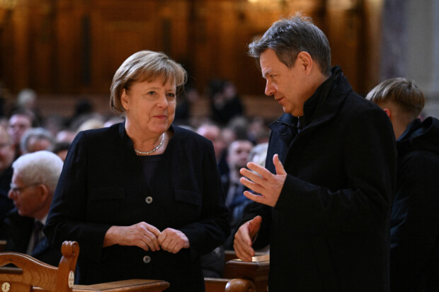 Die grüne Ablenkung: Merkel am Pranger – Habeck aus der Schusslinie