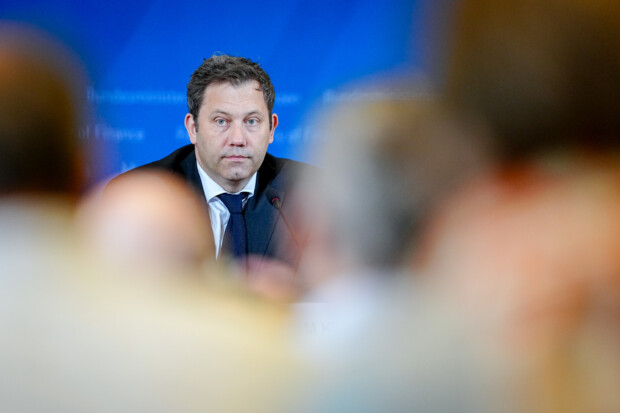 Lars Klingbeil brechen die Steuereinnahmen weg