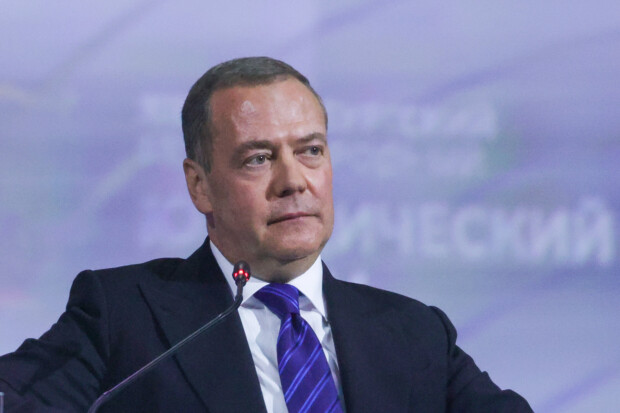 Putins Vertrauter Medwedew droht mit Drittem Weltkrieg
