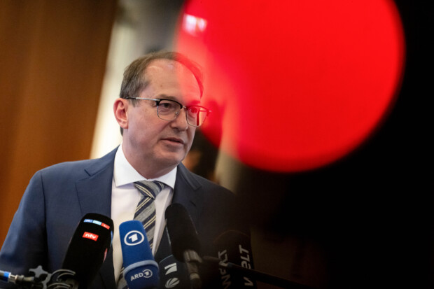 Erste Klage gegen Zurückweisungen hat Erfolg: Somalier dürfen einreisen