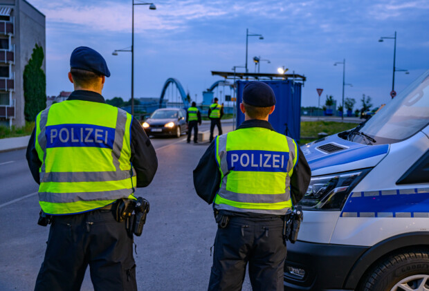 Rechtsstaat ausgehebelt: Das Netzwerk der Asylindustrie