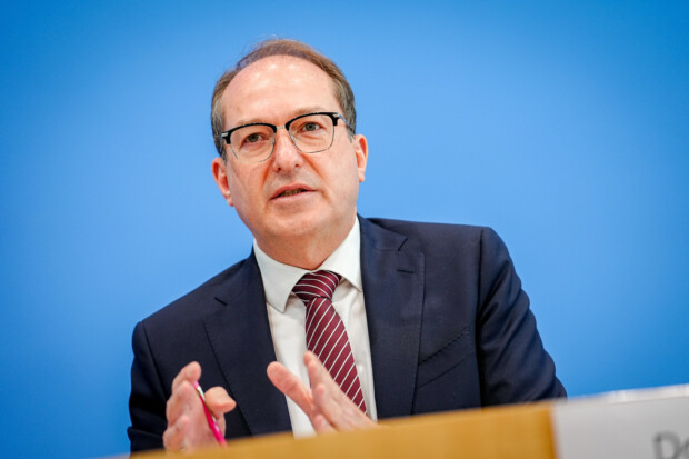 Alexander Dobrindt verpasst Nancy Faeser eine schwere politische Ohrfeige