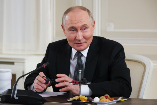 Im Schatten des Nahost-Krieges: Putin offen für Gespräche mit Merz und Selenskyj