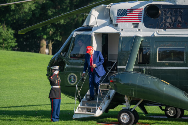 Trump: Irans Atomanlagen zerbombt – weitere US-Angriffe drohen