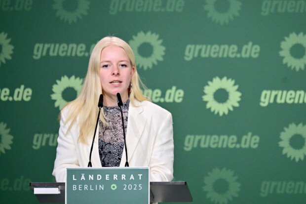 Co-Vorsitzende der „Grünen Jugend“ phantasiert bei einem AfD-Wahlsieg über Waffeneinsatz