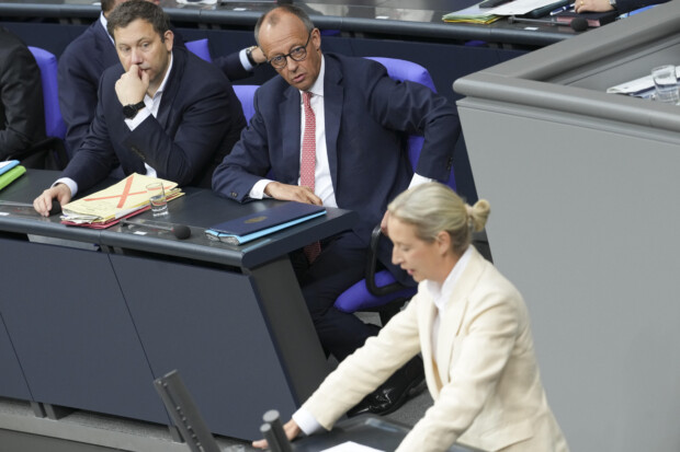 Alice Weidel zwingt Friedrich Merz auch mental nach Deutschland