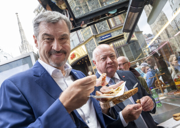 Politik am Würstlstand: Markus Söder zu Gast in Wien