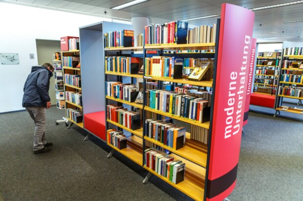 Stadtbibliothek Münster: Gericht erklärt Warnetiketten für Bücher für unzulässig
